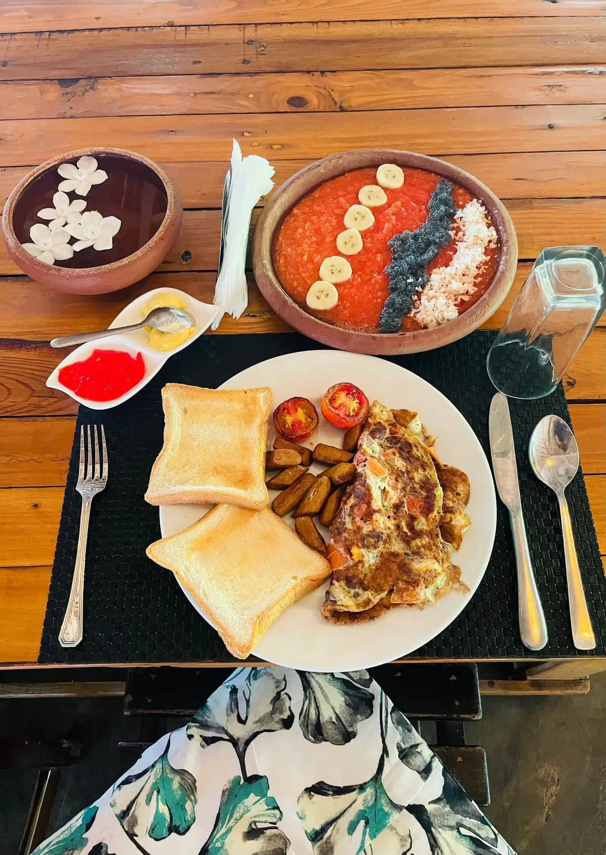 Breakfast with tropical fruit at Valampuri Resort